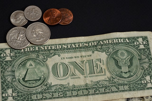 bankovka a mince